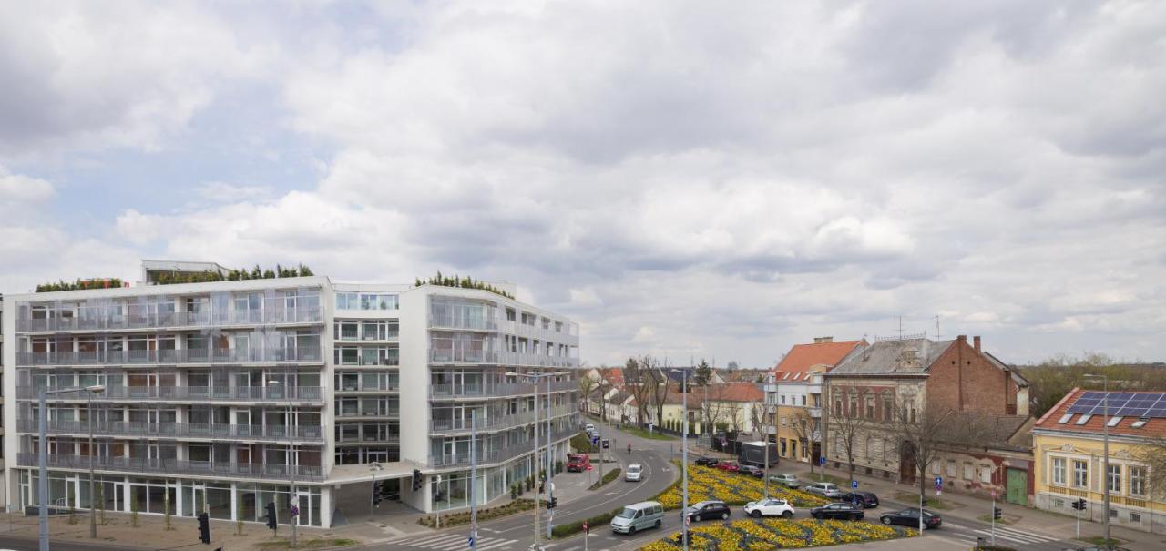 Parizs Garden Apartments Дебрецен Екстериор снимка
